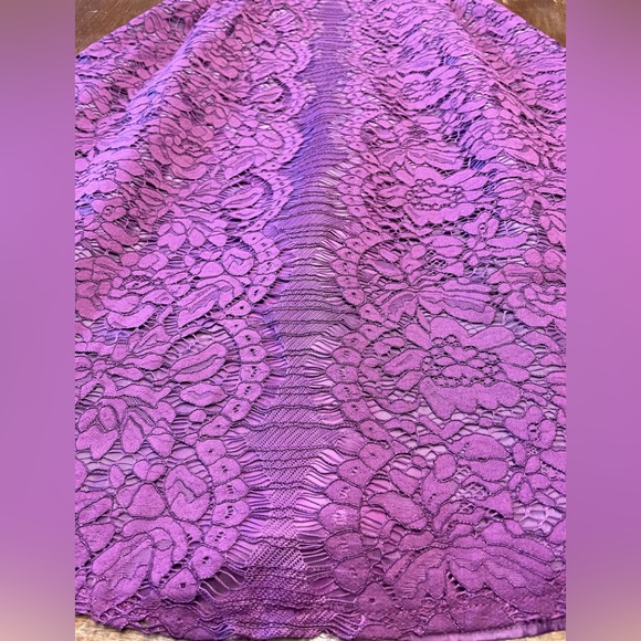 Gabby Skye Lace Dress - Picture 12 of 16